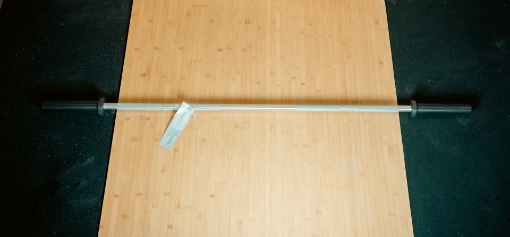 Olimpinis treniruočių strypas su juodais galais 183 cm paveikslėlis